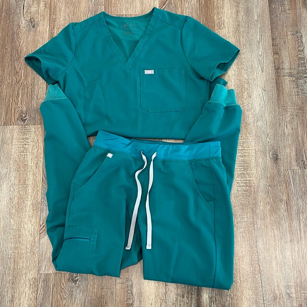 Figs green jogger scrub set